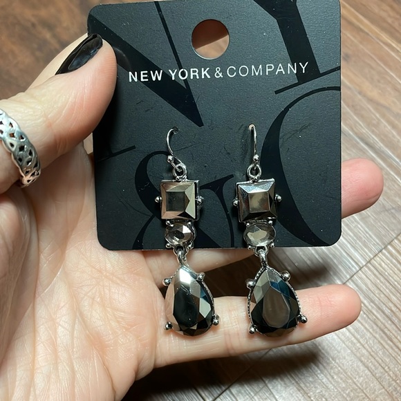 New York and Company black dangle earrings - Picture 2 of 3